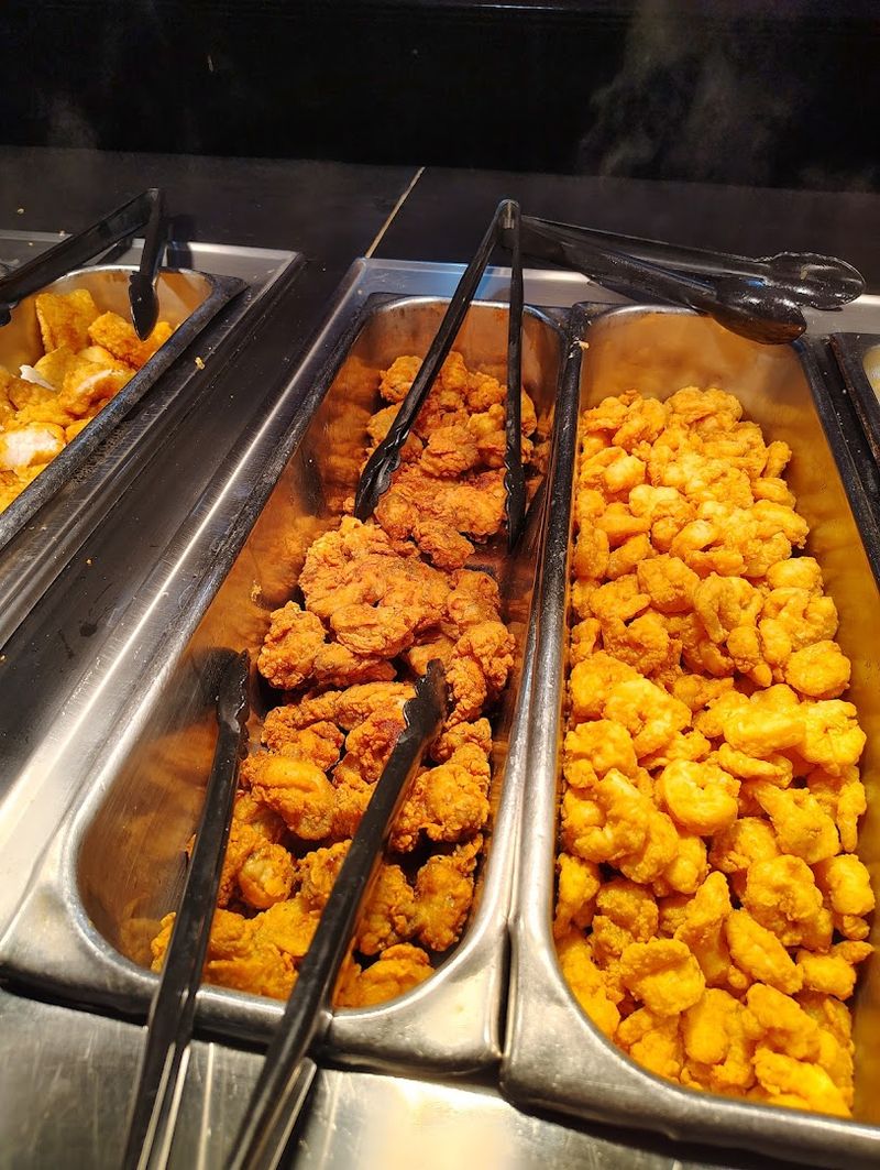 This Seafood Buffet In Tennessee Offers The Crispiest Fried Shrimp You'll Ever Taste - Decor Hint The Shrimp That Built A Reputation