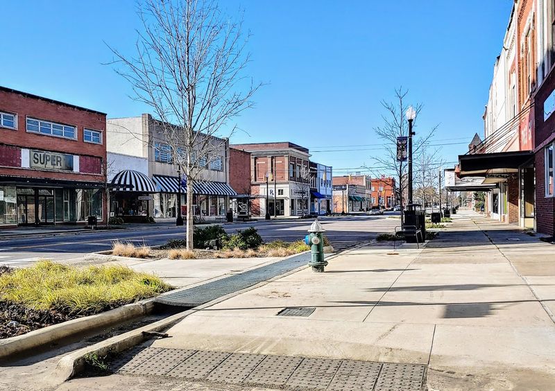 This Sleepy North Carolina Town Still Has Homes Under $150,000, And Moving There Might Make Sense - Decor Hint Homes Under $150,000 Still Show Up Here
