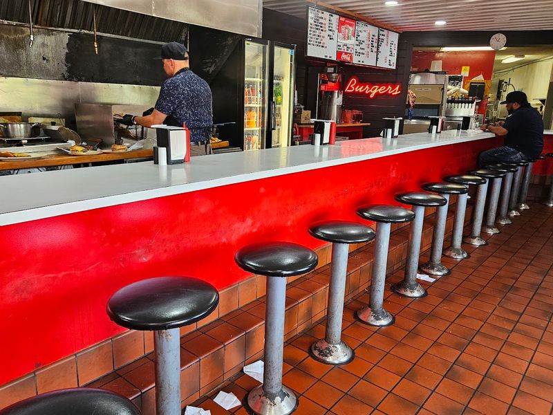This Tiny Tennessee Burger Shack Will Ruin Every Other Burger You'll Ever Taste - Decor Hint The Place Too Good To Be True