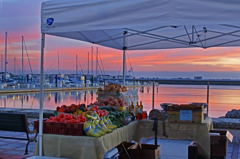 This Waterfront Florida Attraction Turns Every Saturday Into An Event - Decor Hint A Waterfront Setting That Steals The Show