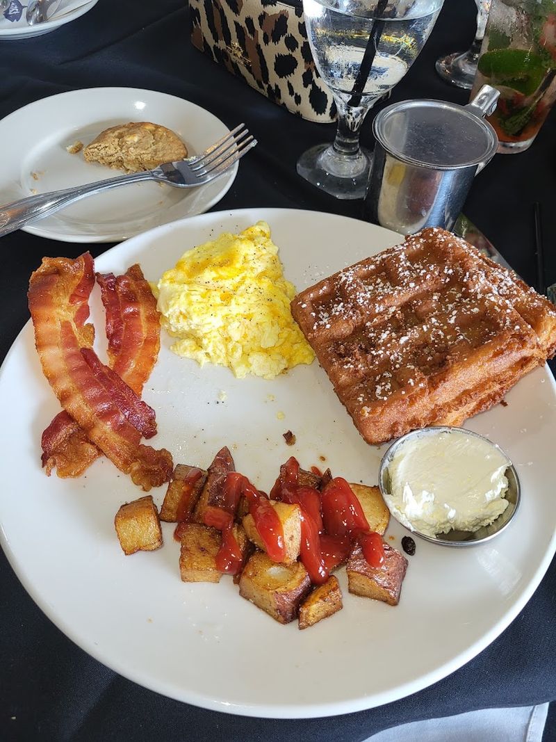The Weekend Brunch Locals Keep Coming Back For
