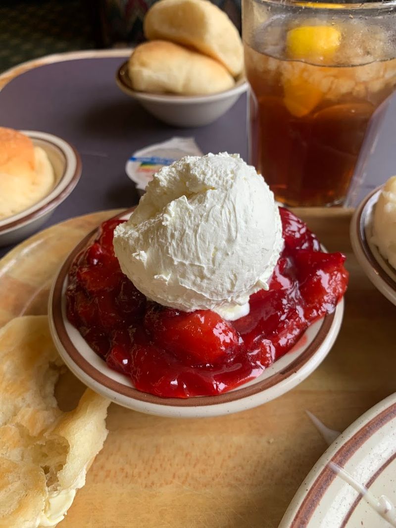 This Texas Cafeteria Still Feels Like The Kind Of Place Grandma Would Approve Of - Decor Hint Cobbler And Whipped Cream: A Duo