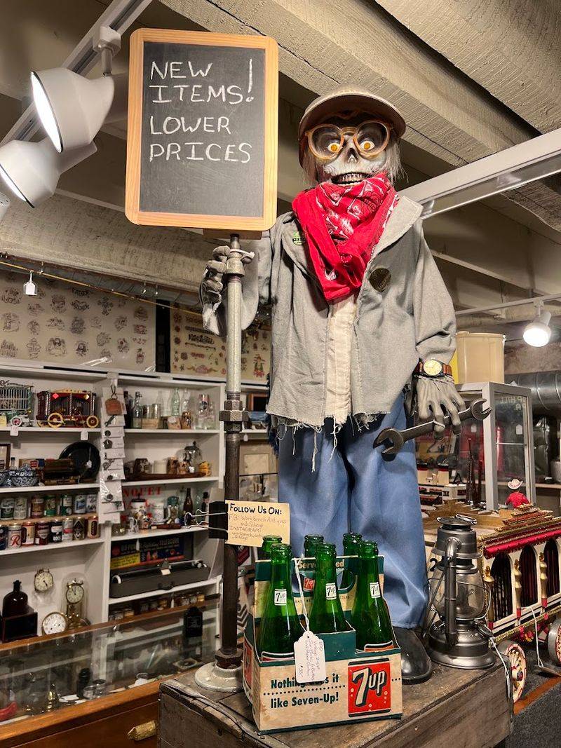 This Massive Pennsylvania Vintage Store Feels Like A Lucky Find Waiting To Happen - Decor Hint What You Will Actually Find Here