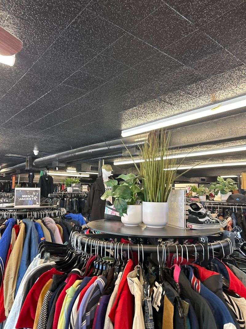 Thrift @ The Warehouse, Austin