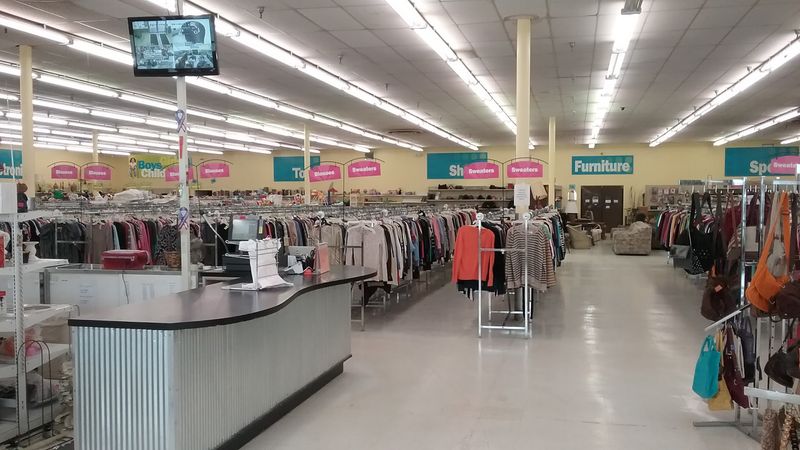 Nebraska's 12 Biggest Thrift Stores Are Basically Full-Day Treasure Hunts - Decor Hint Thrift World 90th & Maple, Omaha