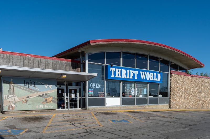 Nebraska's 12 Biggest Thrift Stores Are Basically Full-Day Treasure Hunts - Decor Hint Thrift World 29th & Leavenworth, Omaha