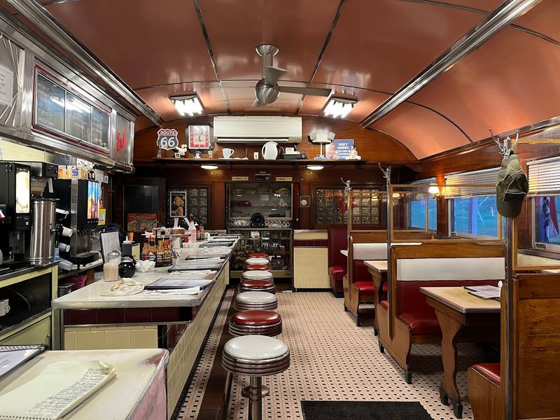 These 10 New Hampshire Diners Are Loved For Homemade Pies - Decor Hint Four Aces Diner, West Lebanon
