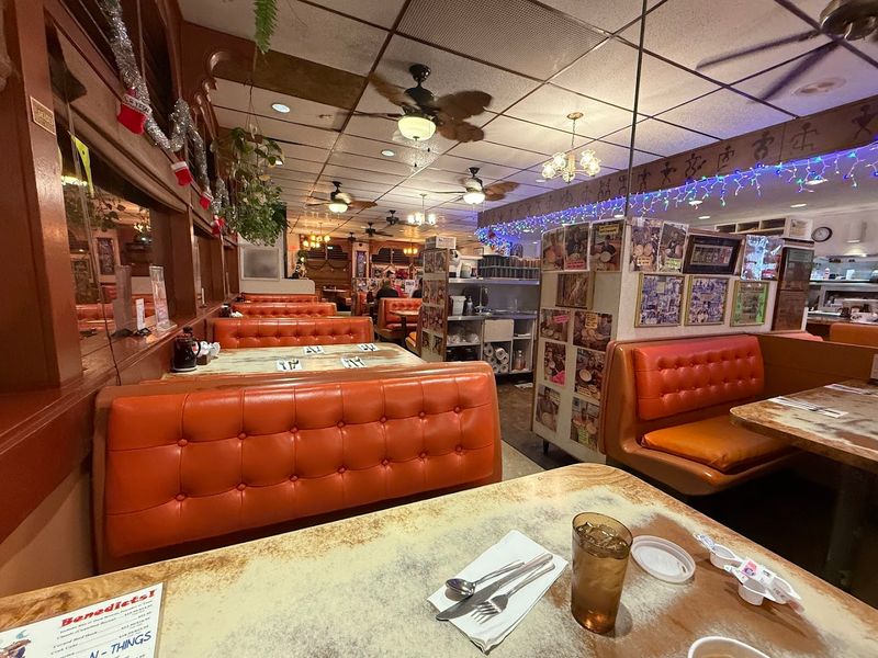 A Bowl Of Oxtail Stew From This Hawaii Diner Is Pure Island Comfort - Decor Hint Why This Bowl Stays With You Long After You Leave