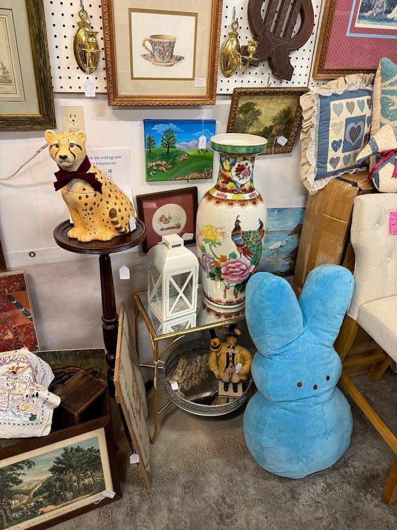 Clearing Your Schedule For This Virginia Flea Market Pays Off Every Time - Decor Hint Handmade Crafts Worth Finding