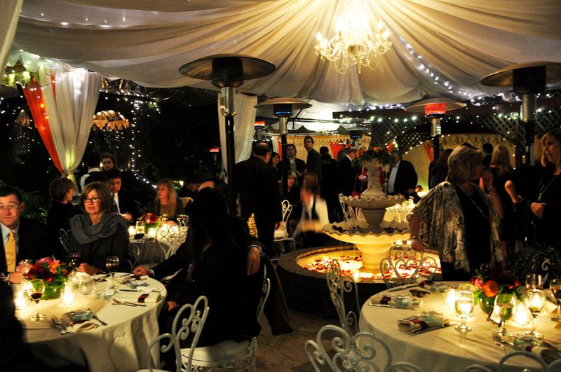 This Dreamy California Restaurant Lets You Dine Beneath Grand Sycamore Trees - Decor Hint Candlelit Atmosphere Makes For An Intimate Mood