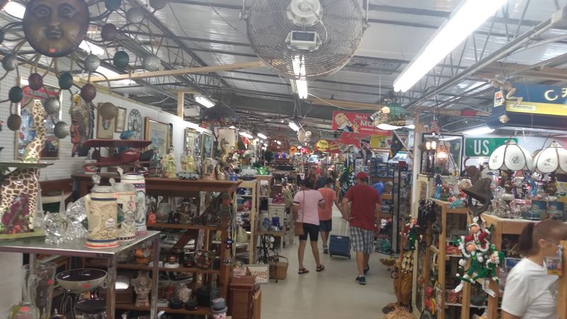 20 Acres of Pure Shopping Adventure