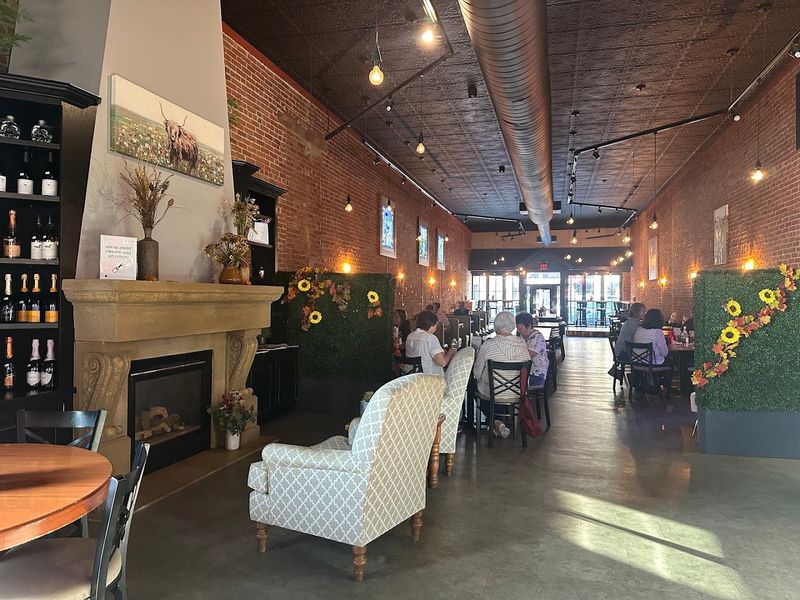 10 Minnesota Small-Town Restaurants Where The Food Is Worth The Drive - Decor Hint Lola An American Bistro
