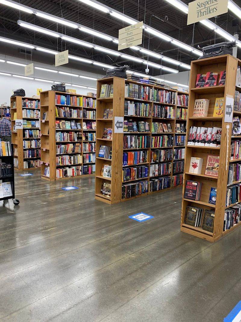 This Huge Kentucky Book Store Offers Thousands Of Titles At Unbelievably Low Prices - Decor Hint The Legendary Clearance Section With Dollar Books