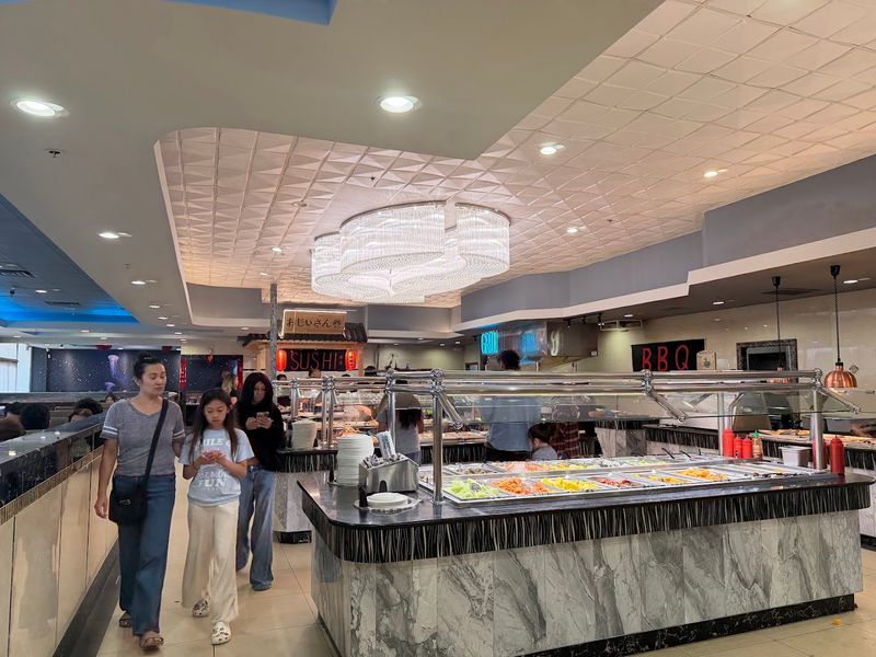 These 10 Southern California Buffets Make Going Back For Seconds Feel Inevitable - Decor Hint Flaming Buffet, Norwalk