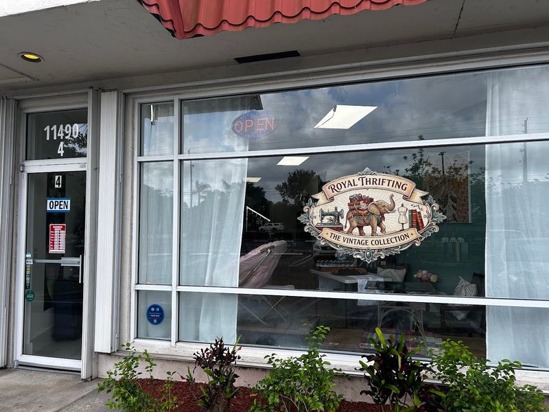 Royal Thrifting, Royal Palm Beach
