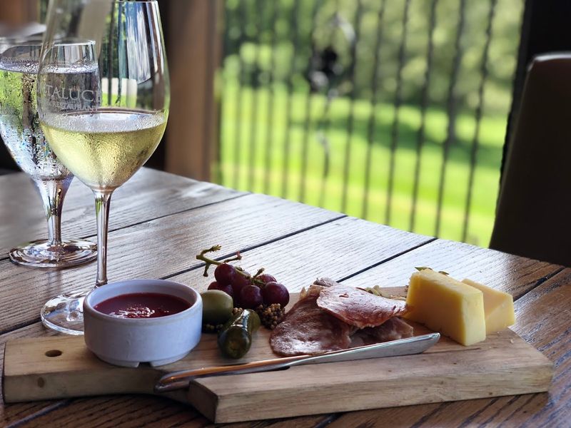 There's An Enchanting Garden Restaurant In Georgia That Seems Too Beautiful To Be Real - Decor Hint Award-Worthy Italian Food That Goes Far Beyond Expectations