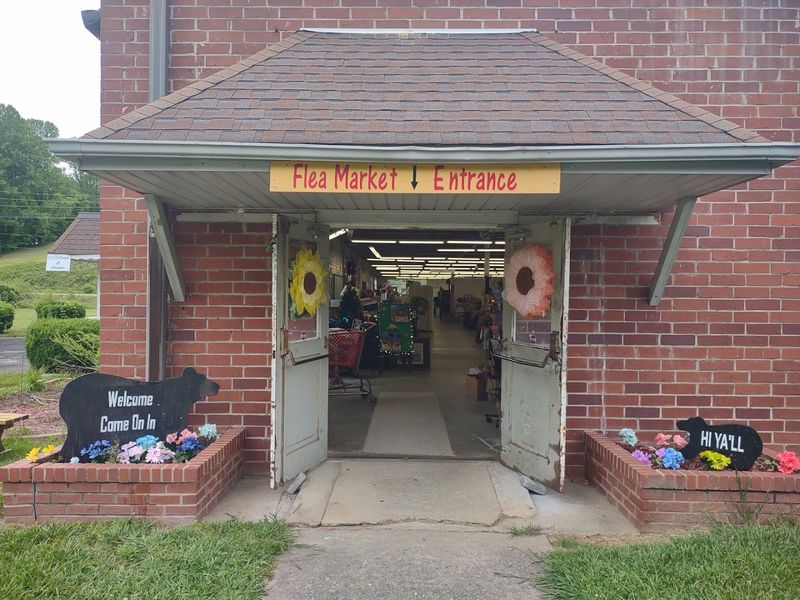 A Convenient Location Along US-441 In The Heart Of Clayton