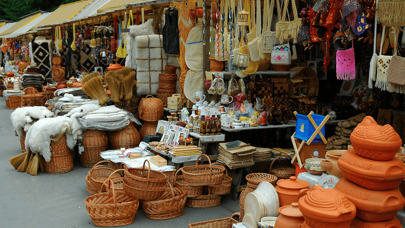 This Iconic Illinois Flea Market Is A Dream Destination For Treasure Hunters - Decor Hint Practical Finds For Every Kind Of Shopper