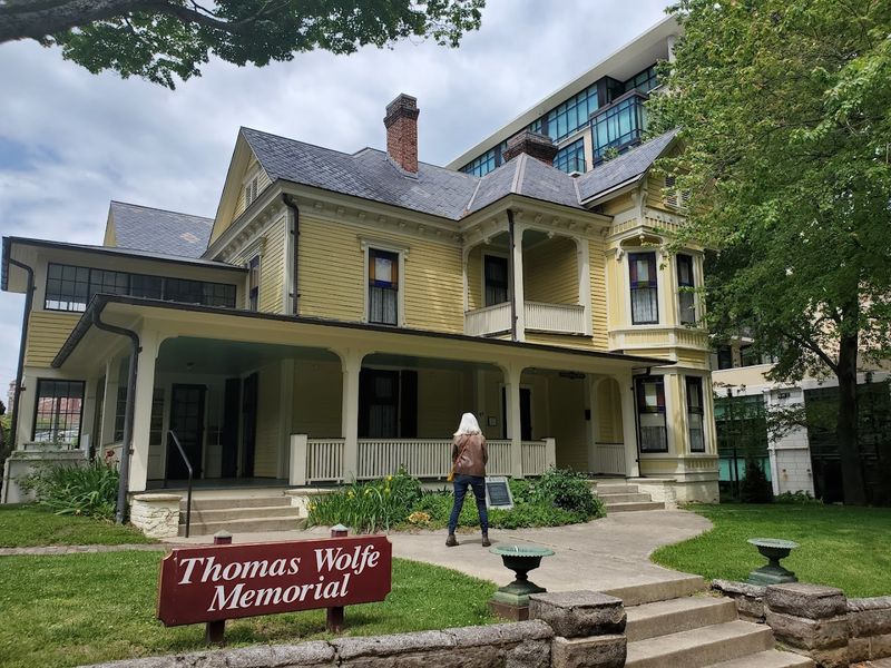 Visit This North Carolina Historic Site Where A Famous Writer's Asheville Story Comes To Life - Decor Hint This House In Asheville Still Tells The Story Of A Famous Writer’s Youth