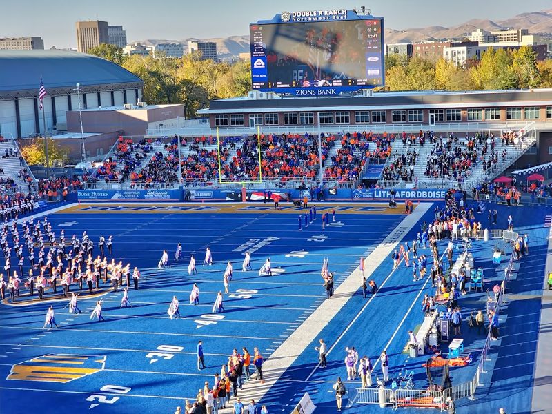 This Boise Stadium Is One Of Idaho's Biggest And Loudest Game-Day Landmarks - Decor Hint Albertsons Stadium Makes Boise State Football Feel Bigger Than The Score