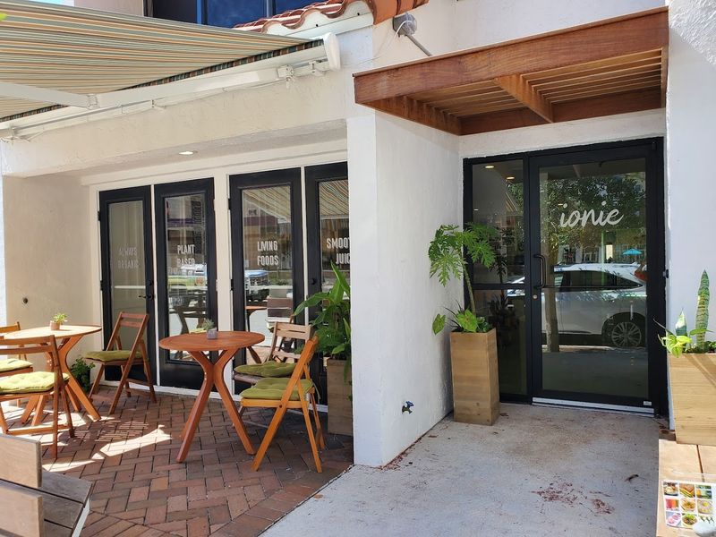 These Beloved Florida Restaurants Make Gluten-Free Eating Feel Effortless - Decor Hint Ionie Living Food & Tonics, Sarasota