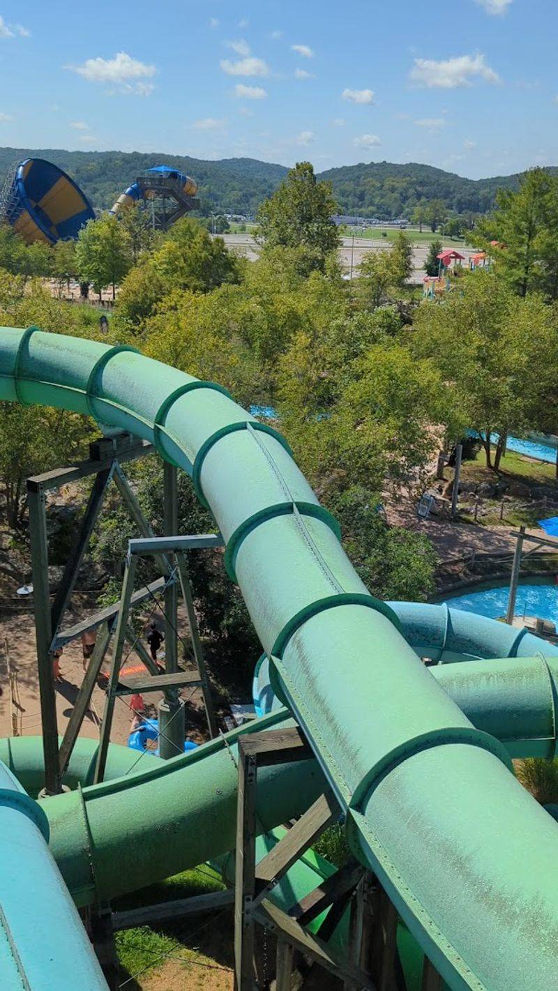 This Missouri Water Park Is Loaded With Attractions The Whole Family Will Love - Decor Hint Typhoon Twister Hybrid Slide