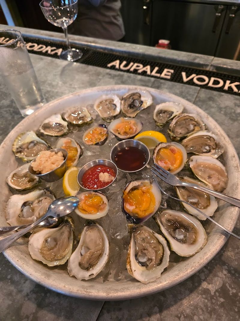 These 12 Connecticut Oyster Spots Serve Flavor That Lands Every Time - Decor Hint Liv's Oyster Bar, Old Saybrook