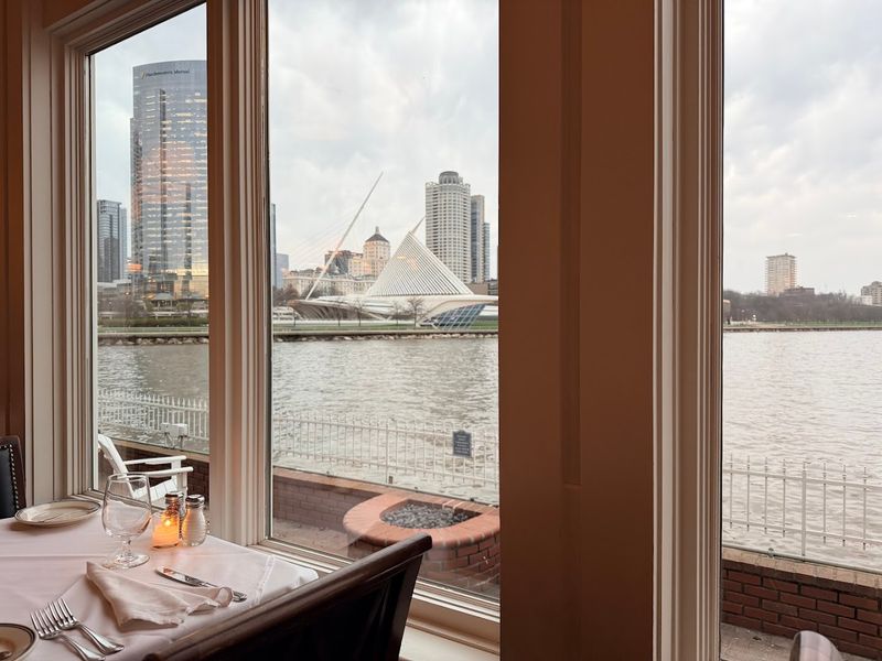 The Seafood At These 9 Wisconsin Restaurants Is Worth Going Out Of Your Way For - Decor Hint Harbor House