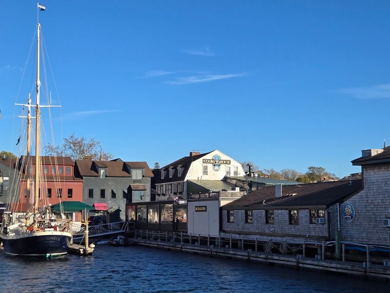 Portsmouth, Aquidneck Island Shore