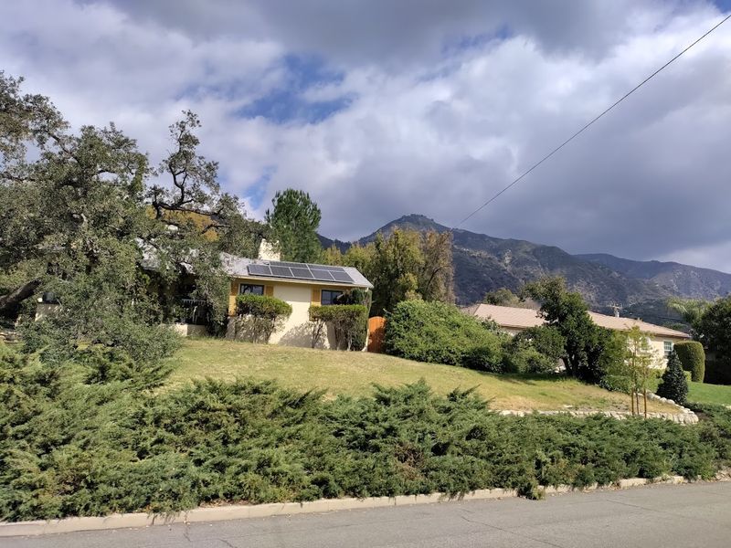 Altadena Gravity Hill, Altadena