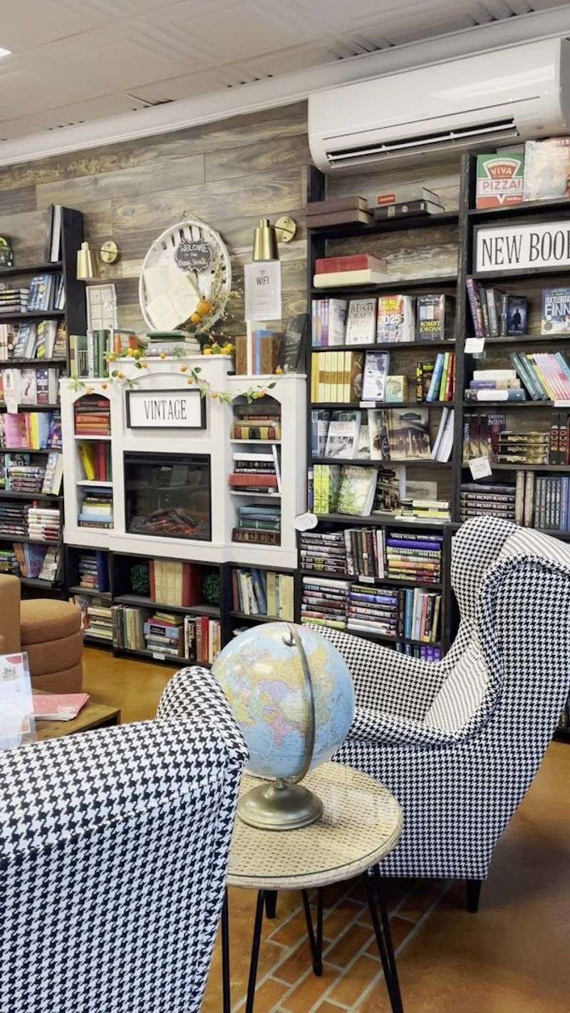 This Florida Bookstore Turns Old Books Into New Favorites Waiting To Be Discovered - Decor Hint Reasons To Keep Coming Back