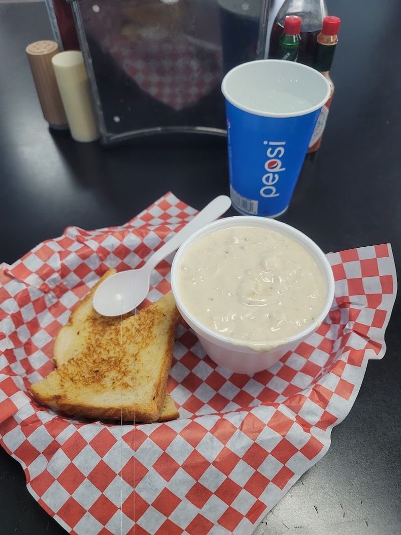This Oregon Seafood Shack Looks Simple, But Its Clam Chowder Has A Serious Following - Decor Hint The No-Frills Experience That Feels Right