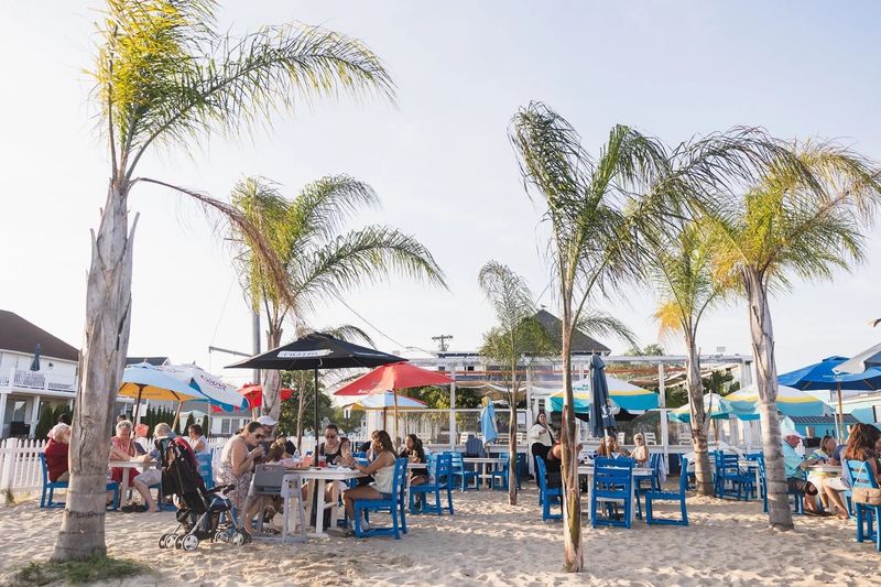 We Found The Perfect Connecticut Beach Spot For Relaxed Waterfront Views - Decor Hint A Great Pick For A Laid-Back Date