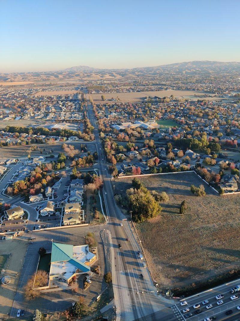 This Idaho Balloon Ride At Dawn Turns Every View Into The One You Won't Forget - Decor Hint Flying Over The Treasure Valley