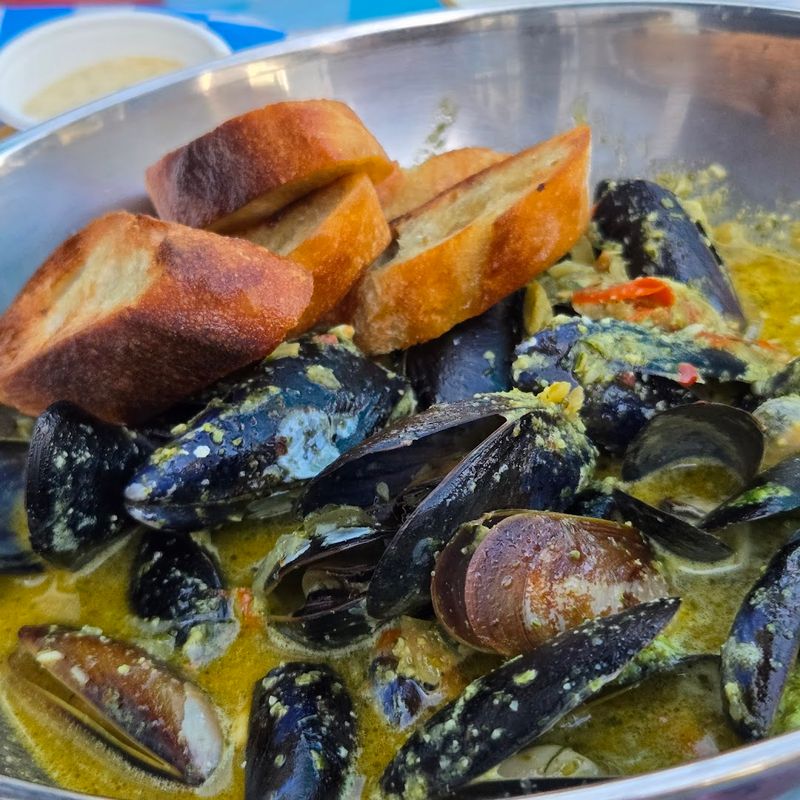 Seafood Lovers Need To Know About This Adorable Little Washington Town - Decor Hint Front Street Dining Scene