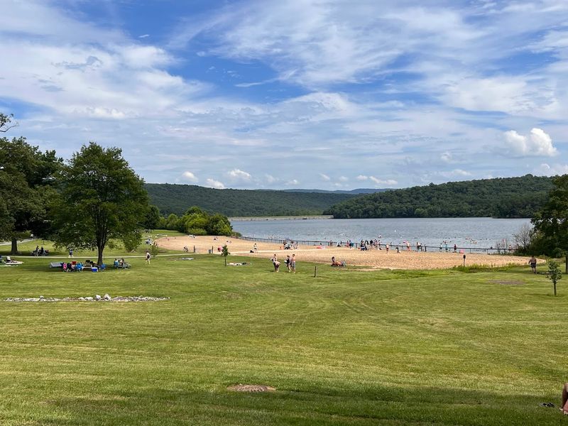 These 9 Pennsylvania Escapes Make Packing Lunch Feel Like A Great Idea - Decor Hint Shawnee State Park, Schellsburg