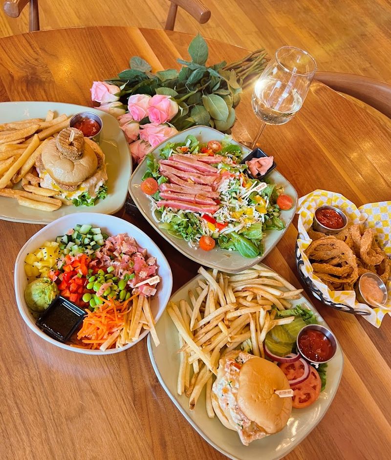 Twigs Tavern And Grille