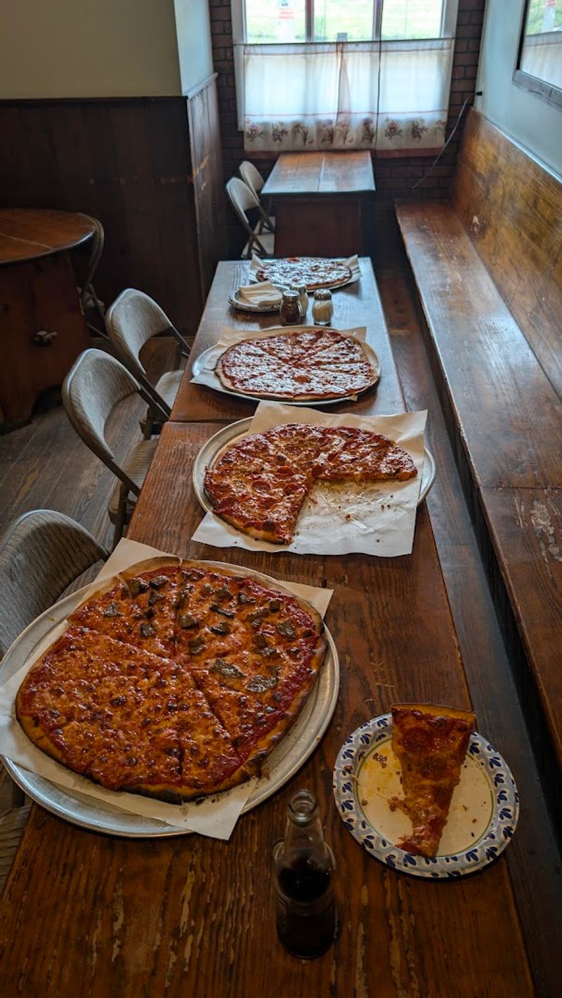 This Connecticut Pizza Spot Is So Loved It Often Sells Out Before The Night Ends - Decor Hint The Hours That You Should Remember