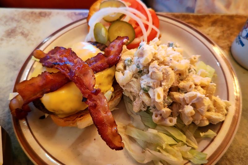 A Bowl Of Oxtail Stew From This Hawaii Diner Is Pure Island Comfort - Decor Hint The Side Dishes That Make The Meal Complete