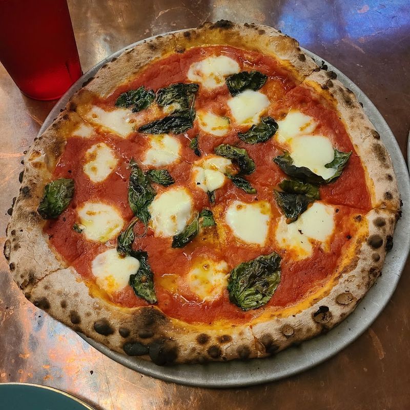 This Humble Pizza Shop in Minnesota Has Become a Must Have for Serious Pizza Fans - Decor Hint One slice is never enough