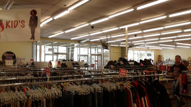 People Travel From All Over Nebraska To Search For Hidden Deals At This Massive Thrift Store - Decor Hint Smart Shopping Tips Before You Start Digging