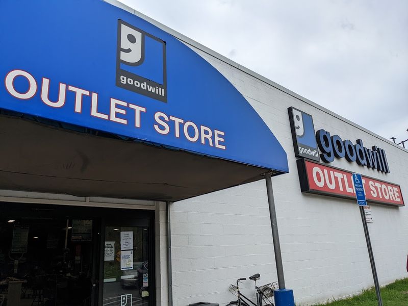 This Connecticut Outlet Store Is A Must-Visit Destination For Deal Seekers - Decor Hint Is The Goodwill Outlet Worth The Trip? Here Is The Honest Answer