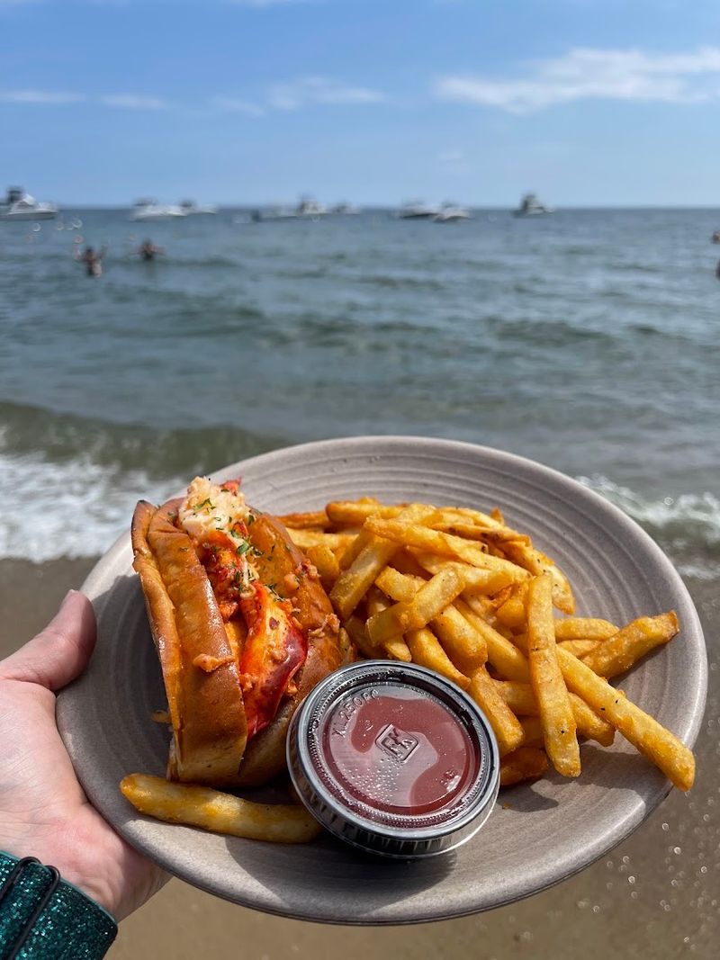 We Found The Perfect Connecticut Beach Spot For Relaxed Waterfront Views - Decor Hint Casual Bites Make It A Simple Stop