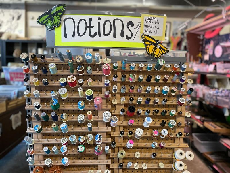 This Illinois Creative Reuse Store Is A Thrifter's Dream For Art Supplies - Decor Hint How The Donation Model Works