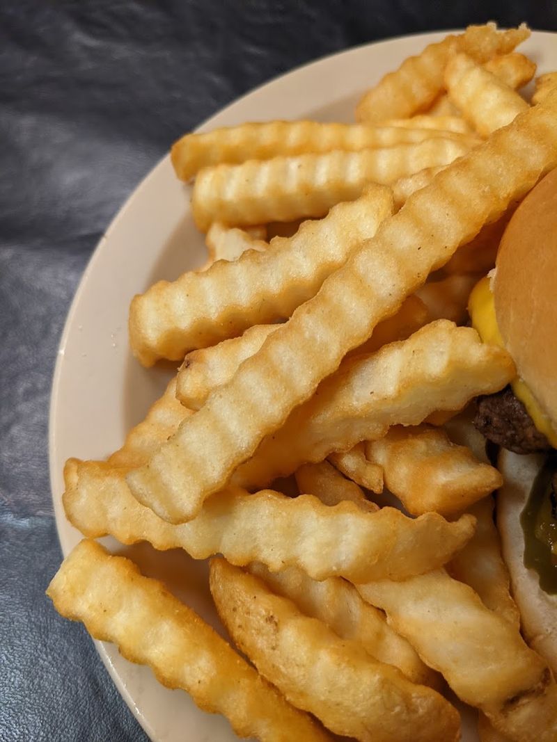 This Tiny Tennessee Burger Shack Will Ruin Every Other Burger You'll Ever Taste - Decor Hint The Fries That Refuse To Be Ignored