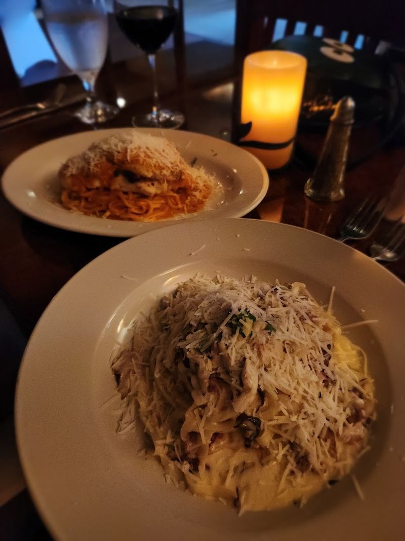 This Italian Spot In Connecticut Serves Calamari So Good People Can't Stop Talking About It - Decor Hint Fresh Seafood And Italian Comfort Food Together