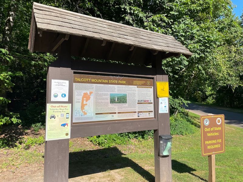 This Short Connecticut Mountain Hike Leads To Jaw-Dropping Views - Decor Hint Where The Hike Begins