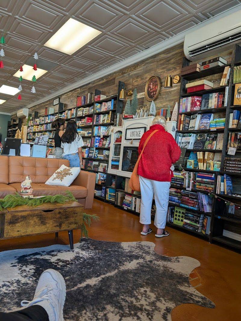 This Florida Bookstore Turns Old Books Into New Favorites Waiting To Be Discovered - Decor Hint How To Browse A Used Bookstore Like A Pro