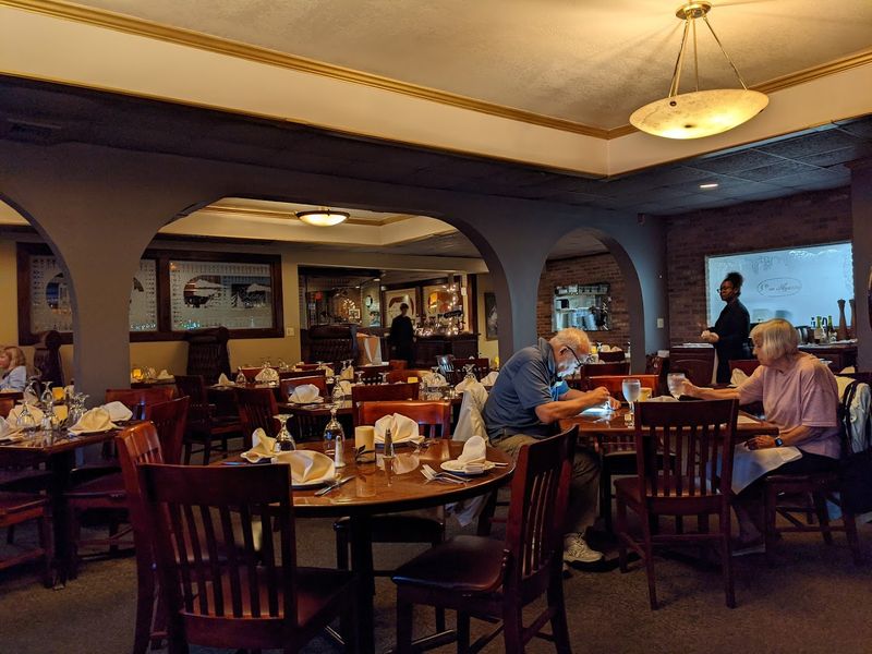 This Italian Spot In Connecticut Serves Calamari So Good People Can't Stop Talking About It - Decor Hint The Best Time To Visit For A Relaxed Meal