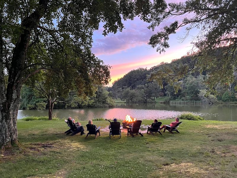 The Beauty Along This Virginia Lake Trail Makes The Whole Outing Worthwhile - Decor Hint The Lodge And Its Lakeside Charm